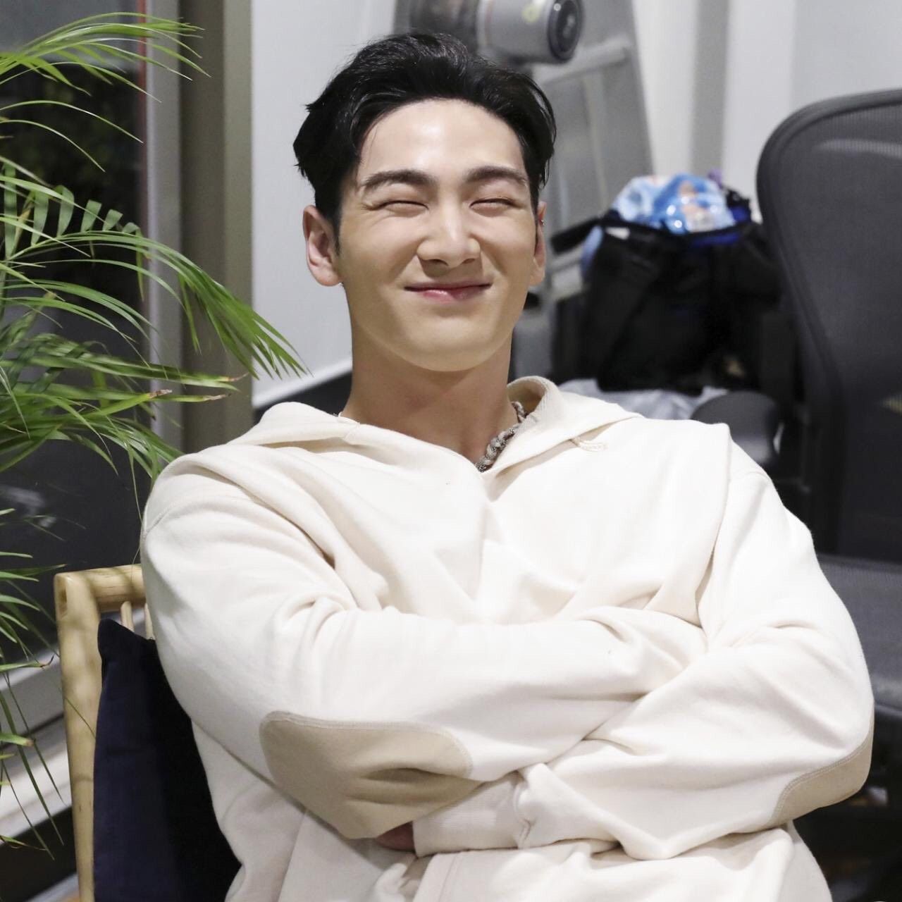 Hot post catching attention from 자유게시판's fandom
