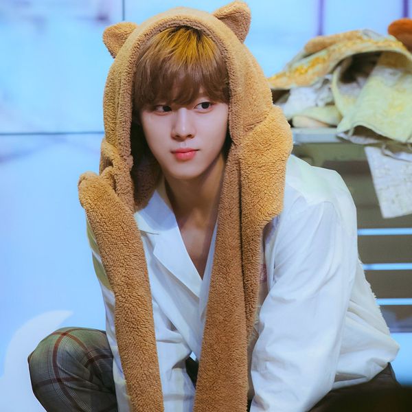 Shining profile picture of Kim Wooseok on today's Choeaedol