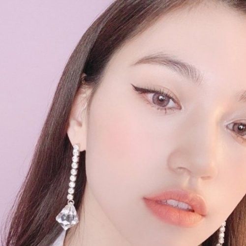 Signature photo of Kim Doyeon capturing their charm