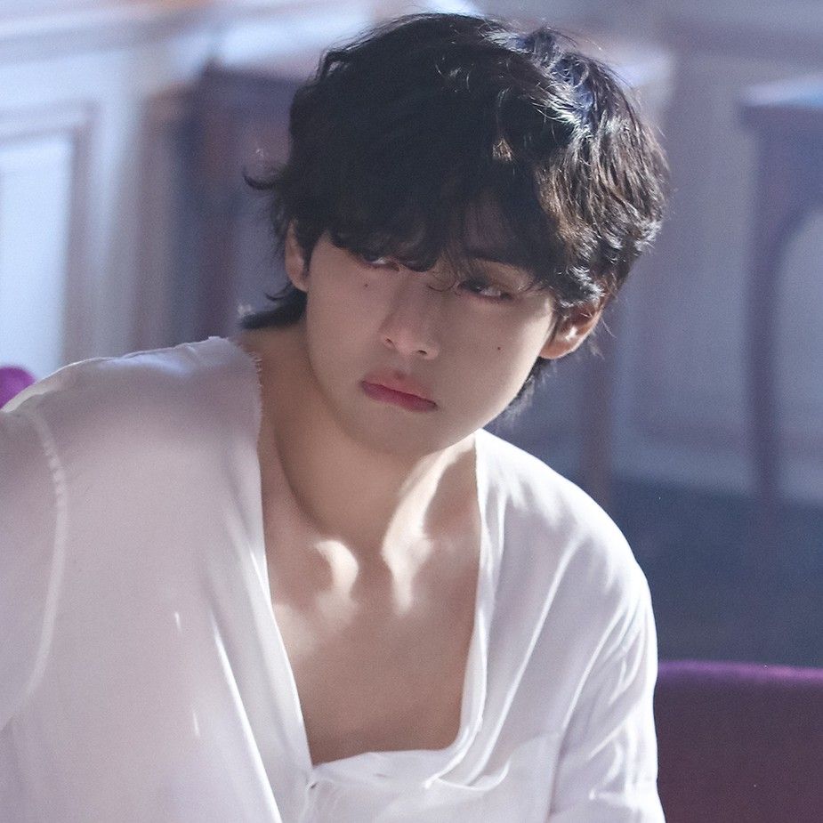 뷔 (방탄소년단)의 비하인드 컷