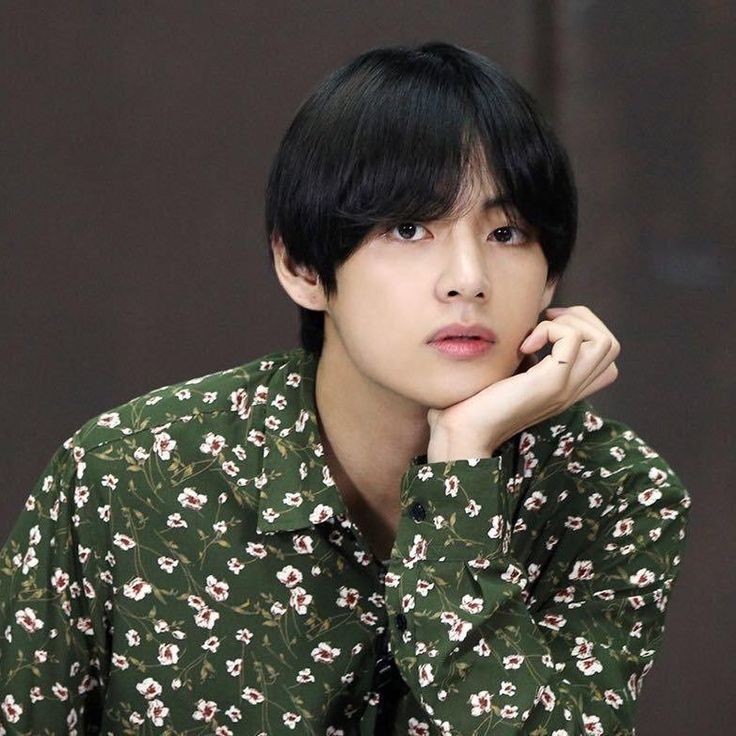 뷔 (방탄소년단)의 최신 사진