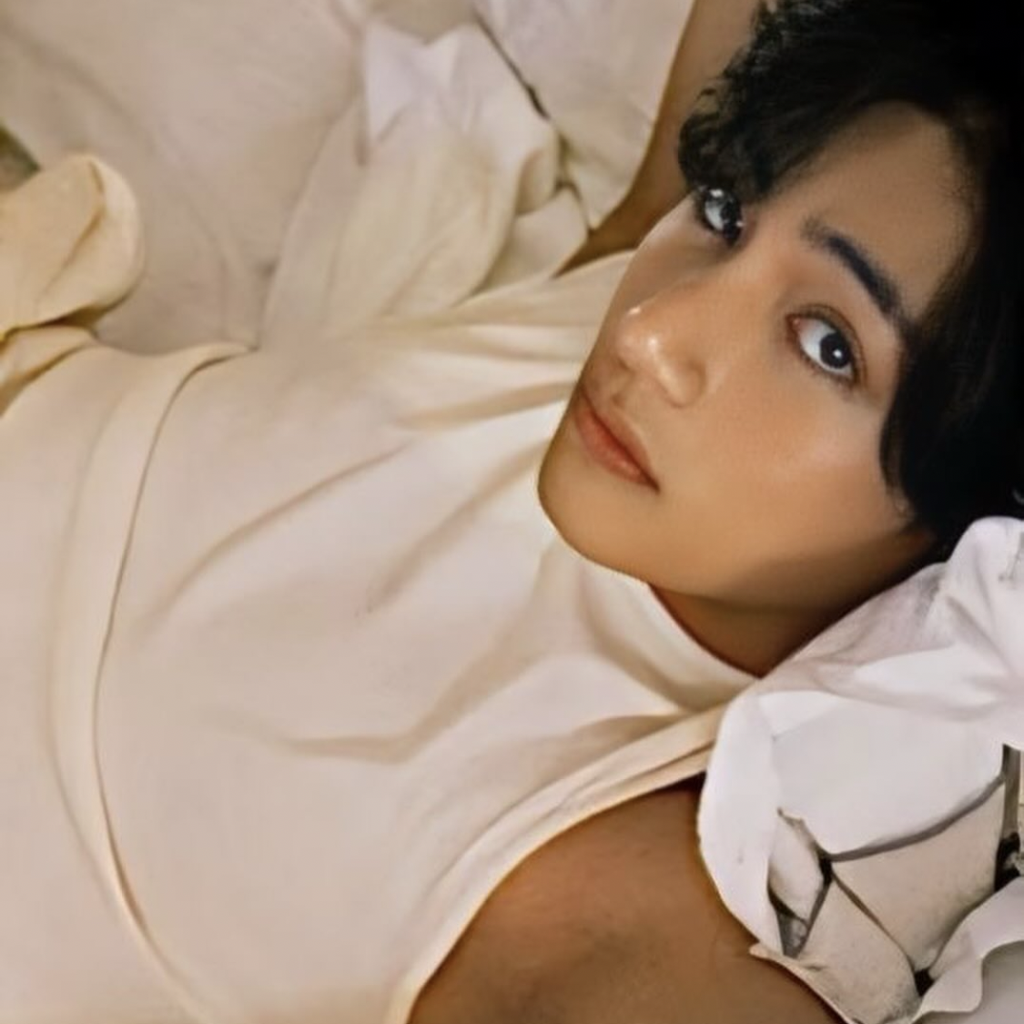 Behind-the-scenes cut of V (BTS)