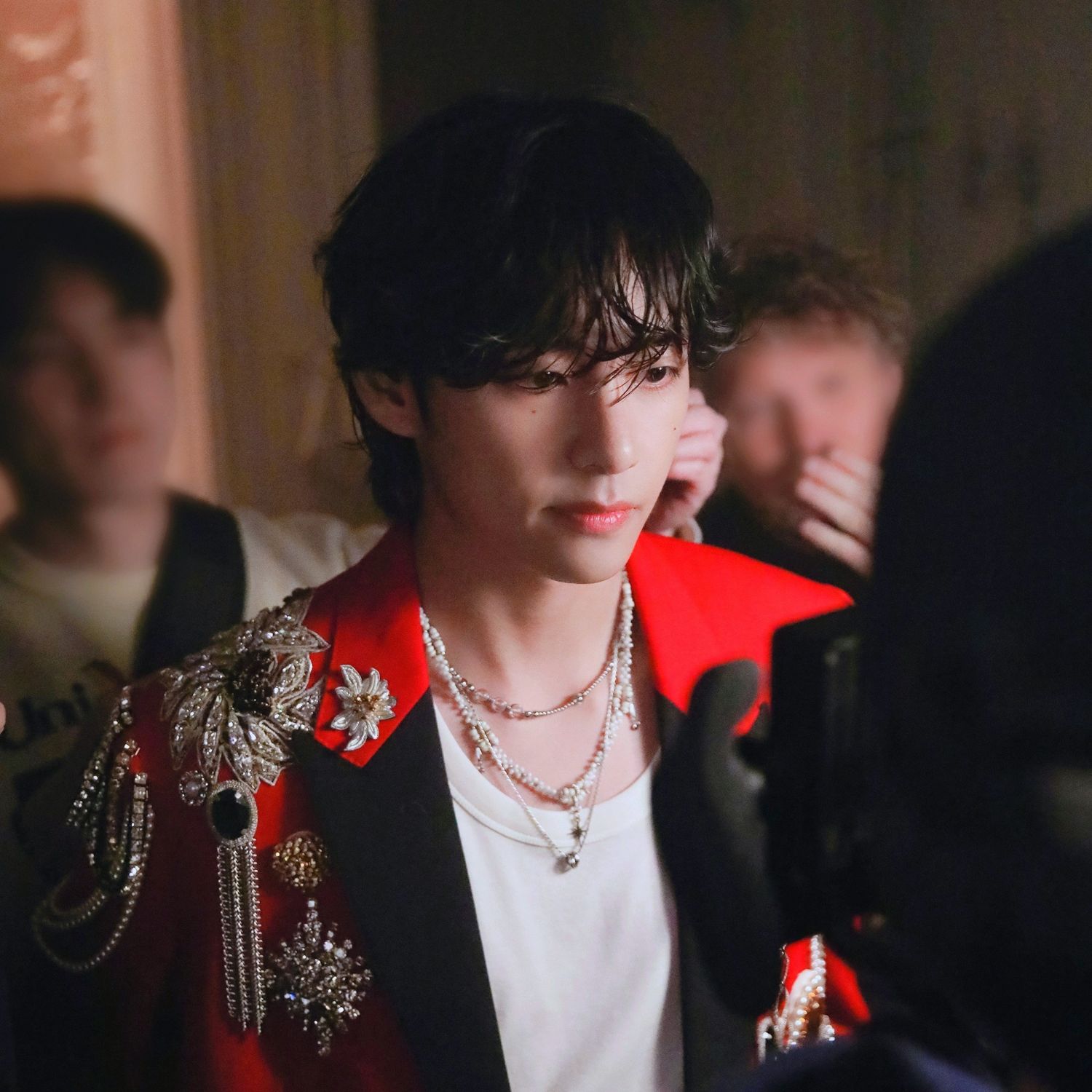 Behind-the-scenes cut of V (BTS)