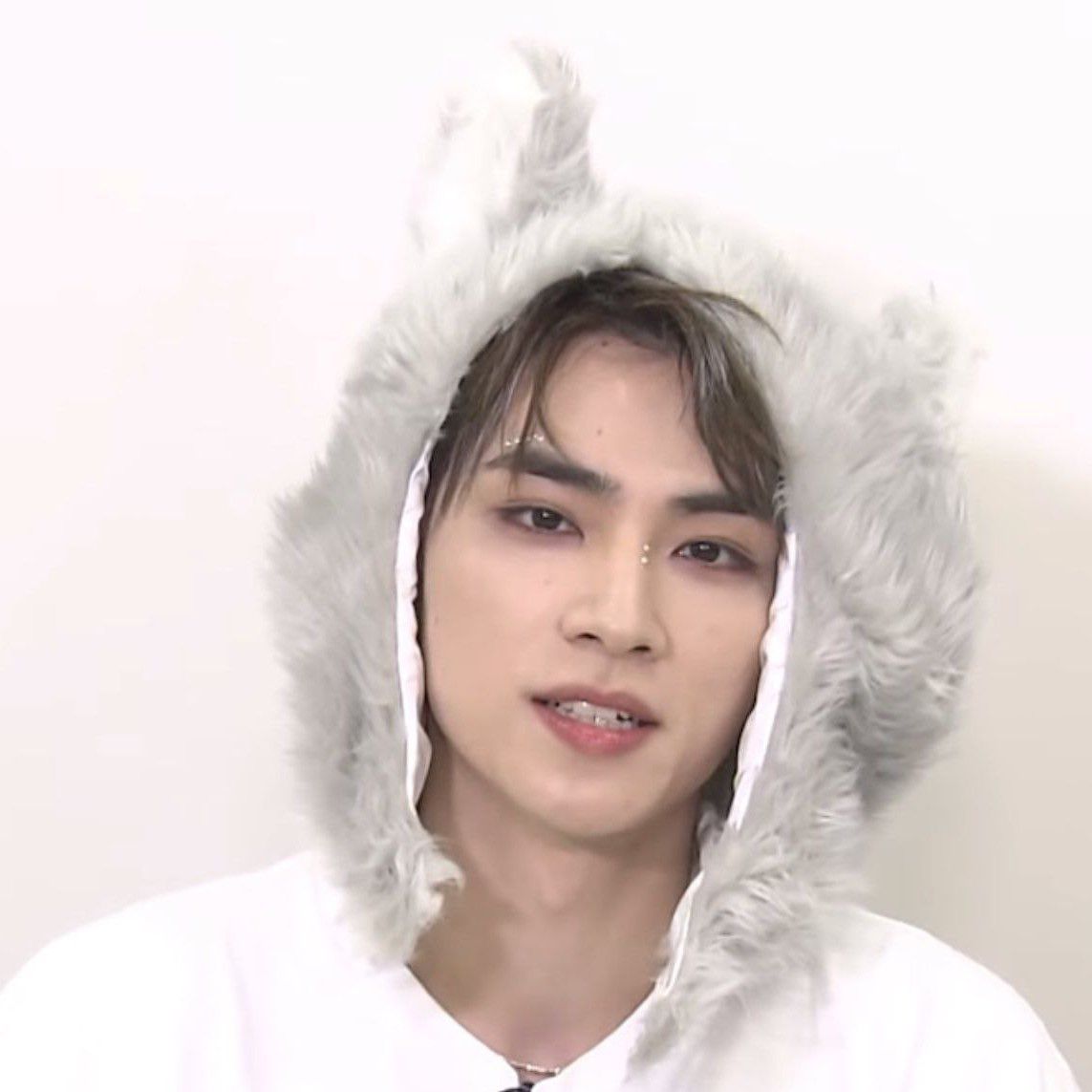 Recent activity shot of XIAOJUN (WayV)