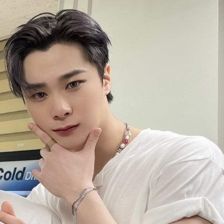 Latest photo of Moonbin (ASTRO)