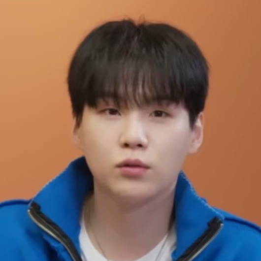 Foto aktivitas terbaru SUGA (BTS)