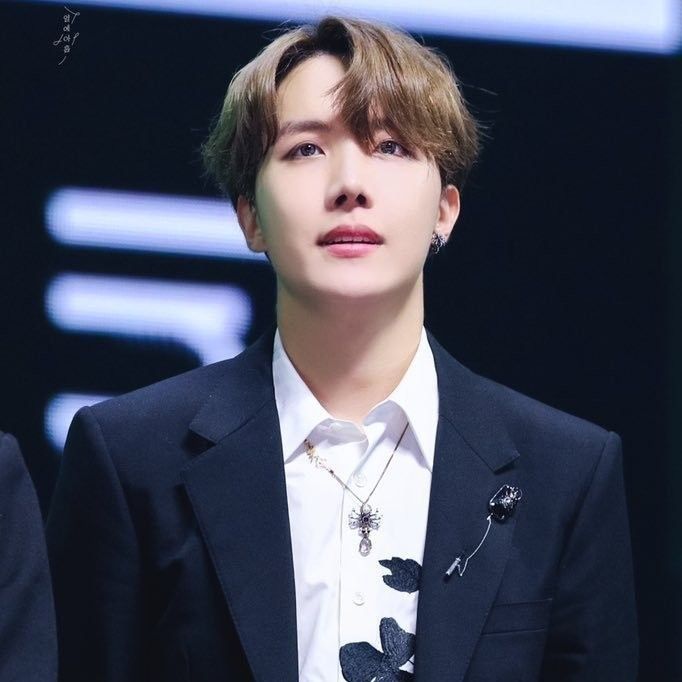 Foto terbaru j-hope (BTS)