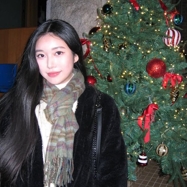Signature photo of Jane (MOMOLAND) capturing their charm
