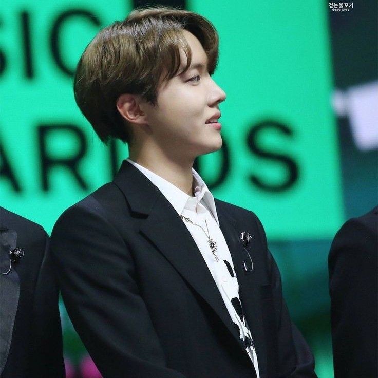 J-hope (防彈少年團)的最新活動照片