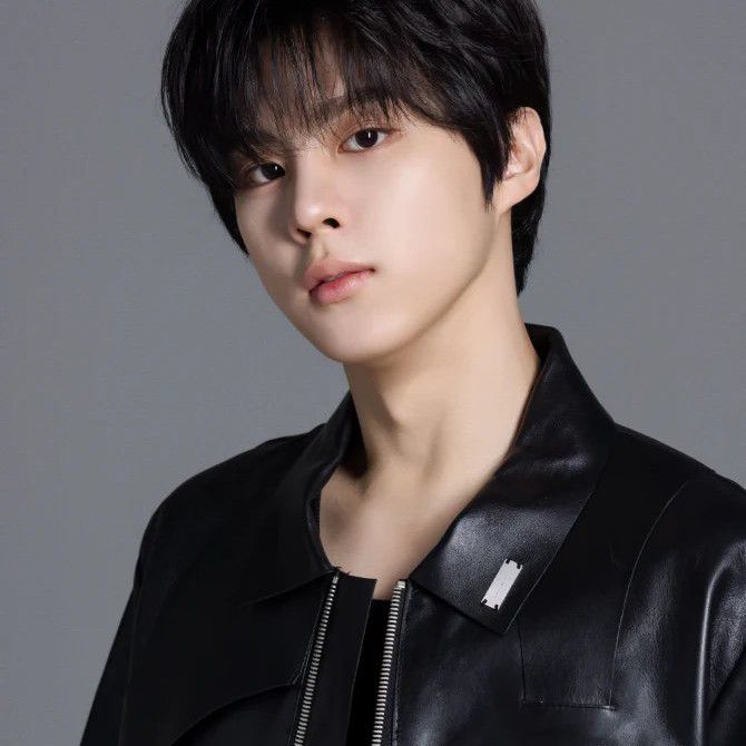 Foto terbaru Kim Wooseok