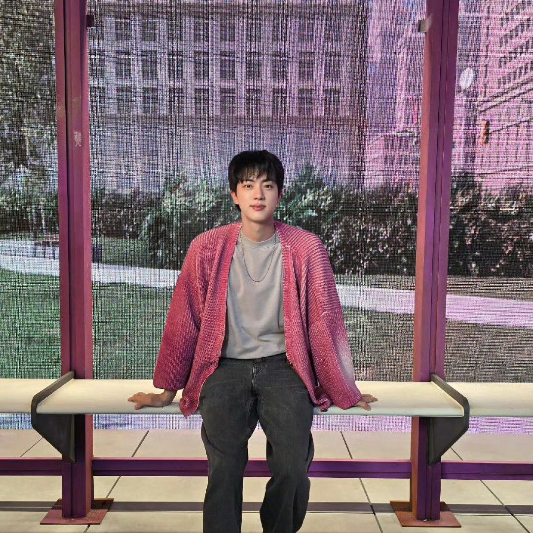 Jin (防彈少年團)的最新照片