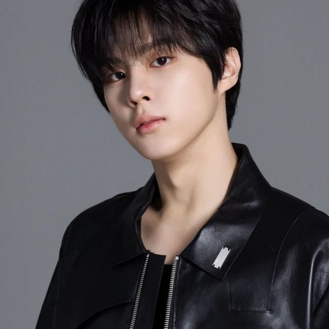 Potret di balik layar Kim Wooseok