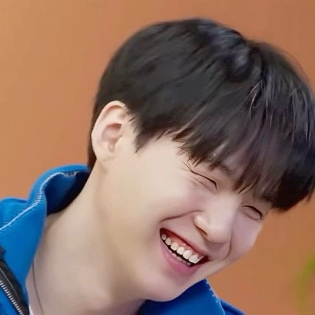 SUGA (防弹少年团)的最新活动照片