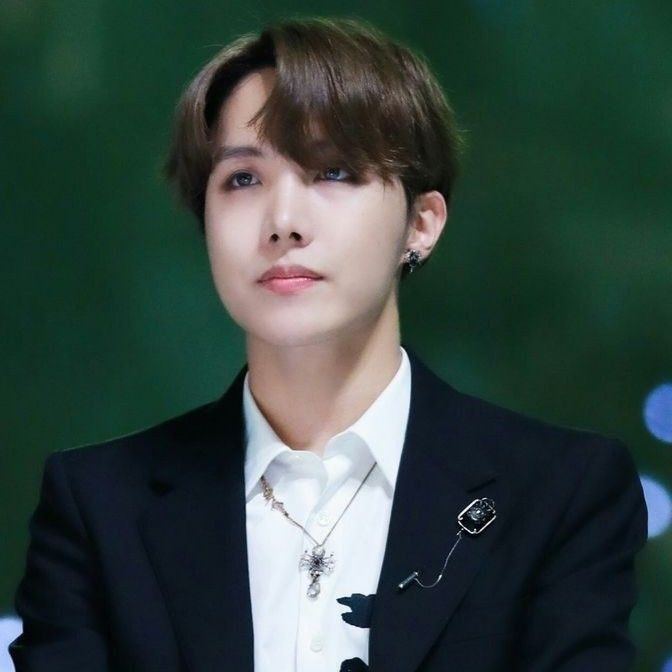 제이홉 (방탄소년단)의 최신 사진