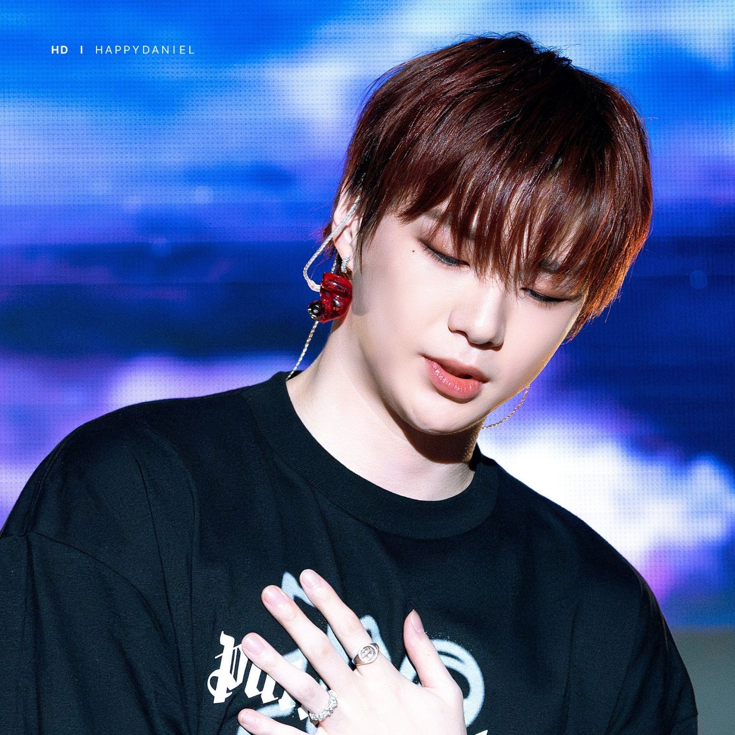 A moment captured by Kang Daniel's fan