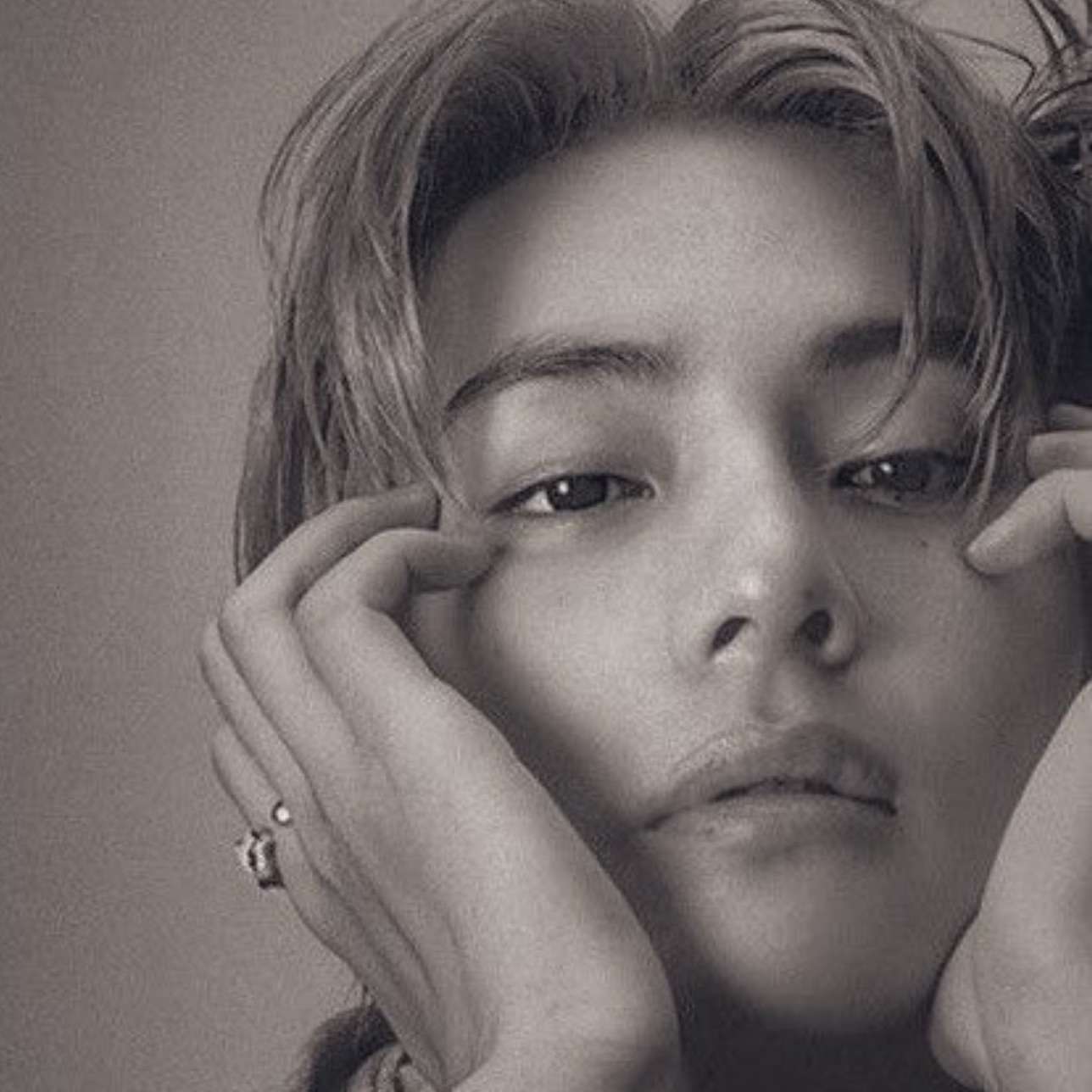 Foto aktivitas terbaru V (BTS)