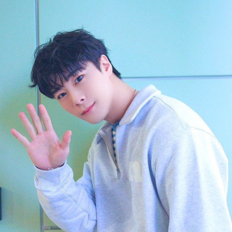 Behind-the-scenes cut of Moonbin (ASTRO)