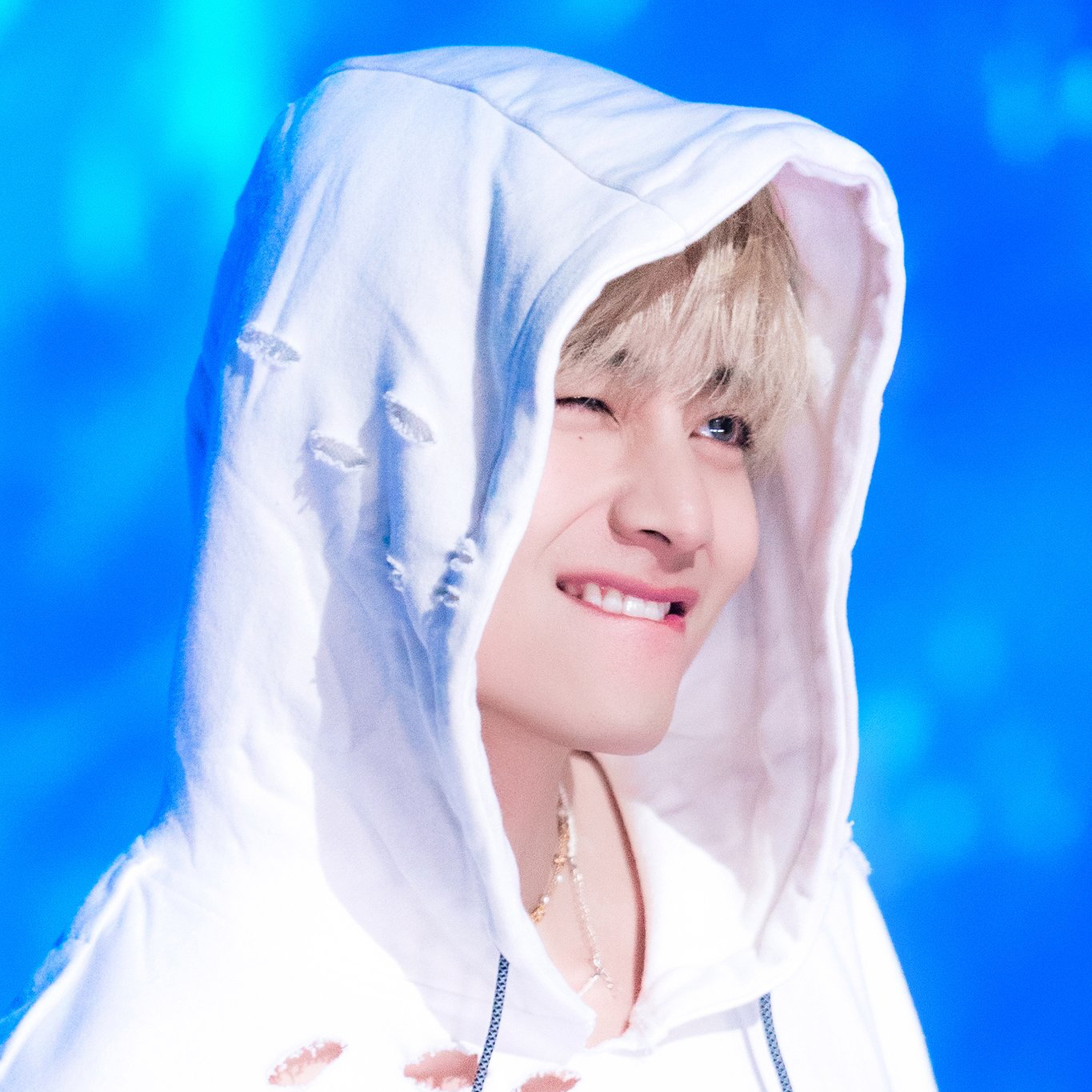 A moment captured by V (BTS)'s fan