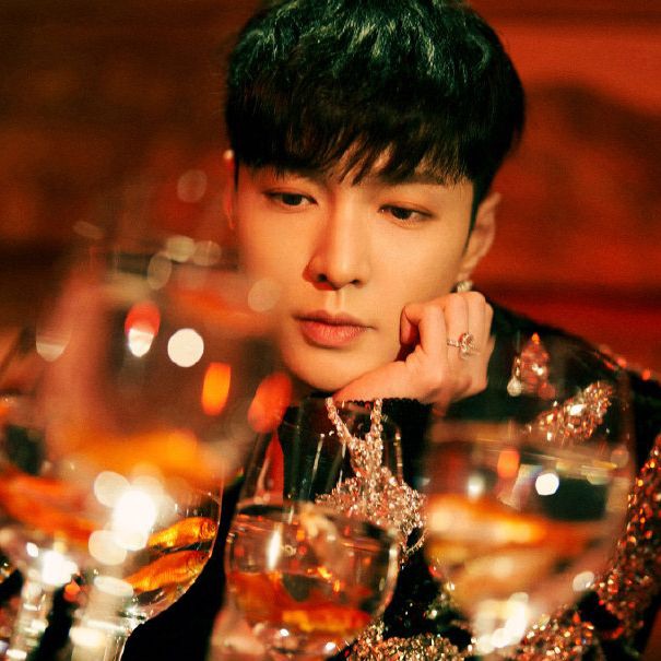 Recent activity shot of Lay (EXO)