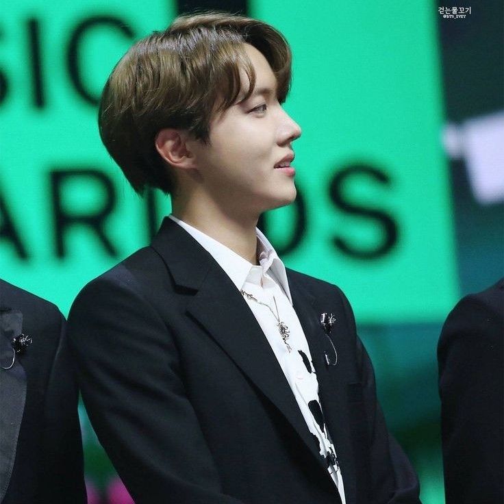 J-hope (防彈少年團)的最新活動照片