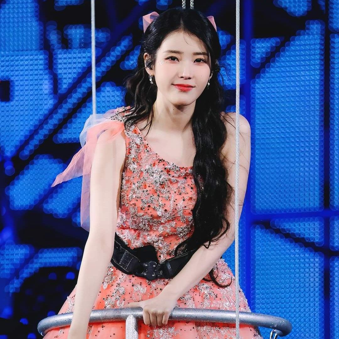 Foto aktivitas terbaru IU