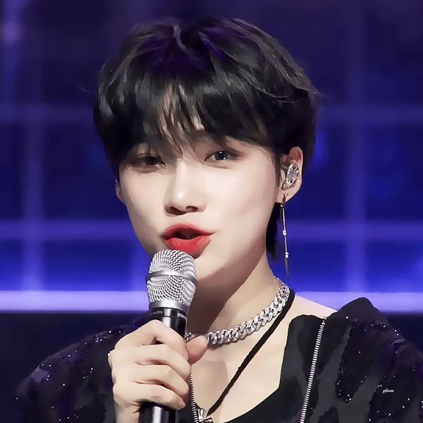 Foto perwakilan New (THE BOYZ) yang bersinar hari ini di Choeaedol
