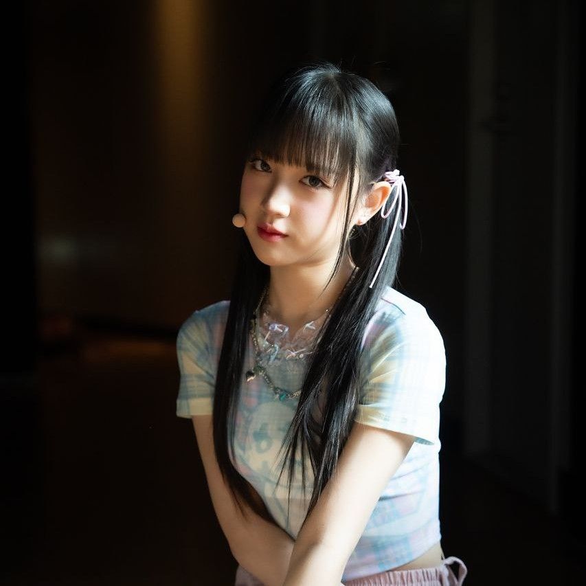 Behind-the-scenes cut of Kim (VVUP)