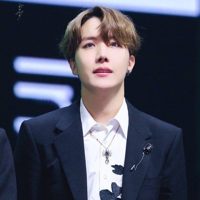 J-hope (防彈少年團)的最新照片