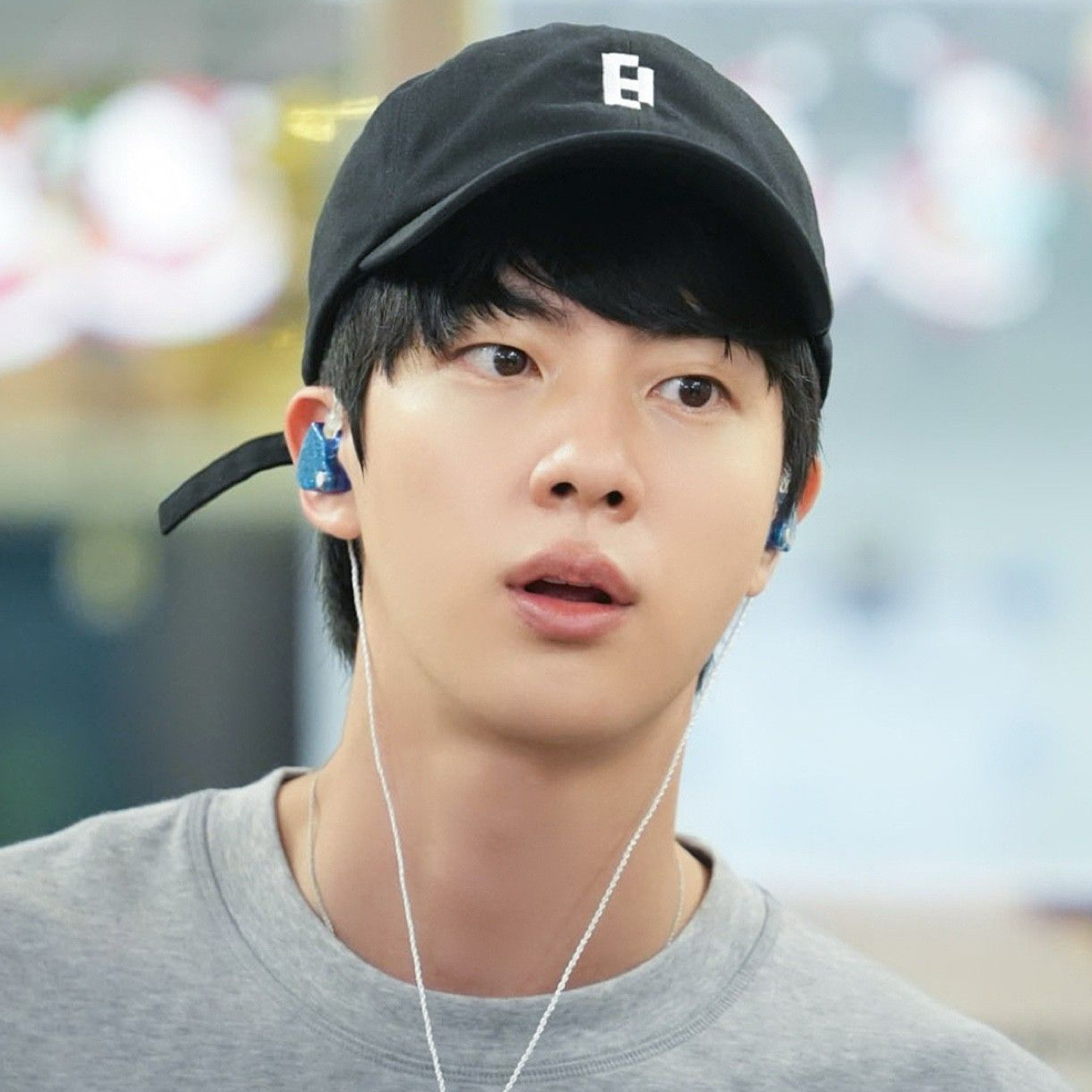 Momen yang diabadikan oleh penggemar Jin (BTS)