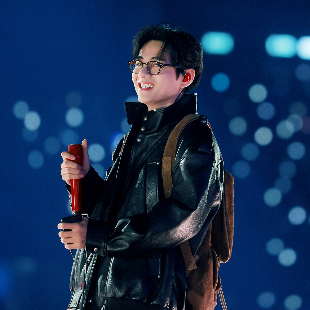 뷔 (방탄소년단) 최근 활동샷