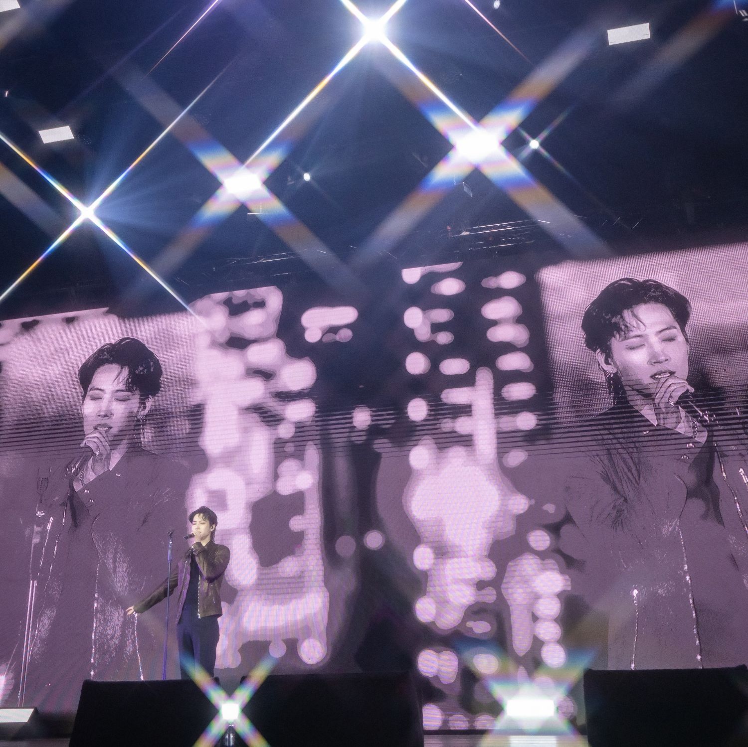 A moment captured by JAY B (GOT7)'s fan