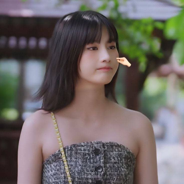 Behind-the-scenes cut of MOMOLAND