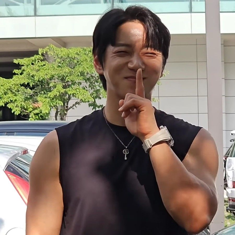 Behind-the-scenes cut of Hwang Chiyeol
