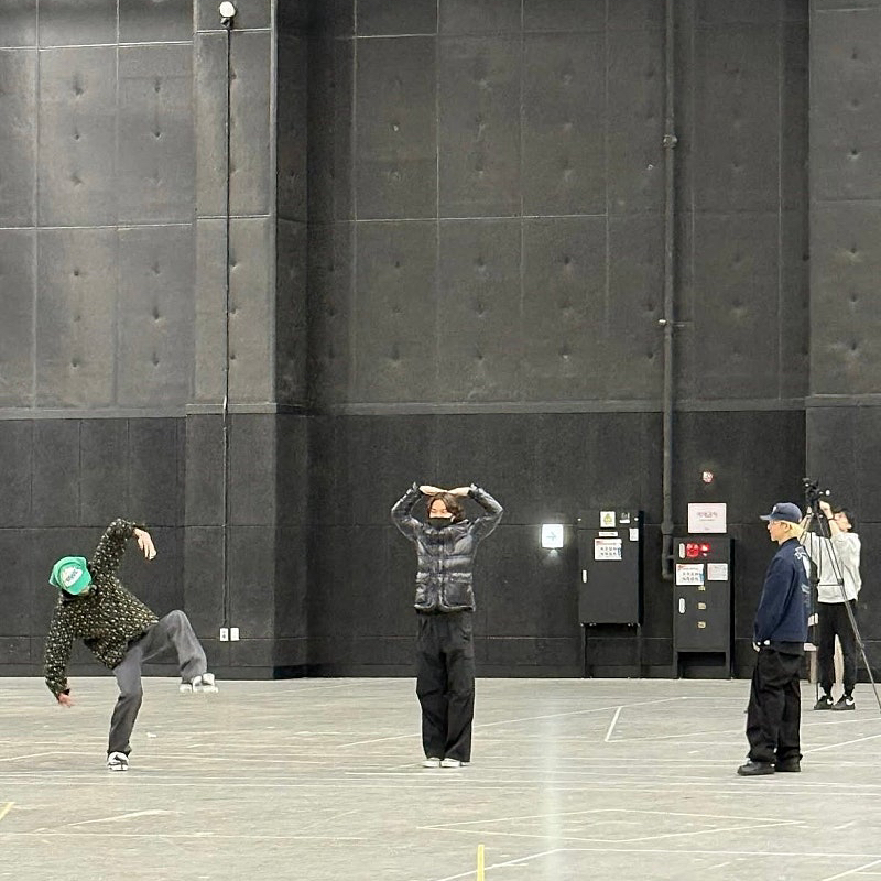 Behind-the-scenes cut of BIGBANG