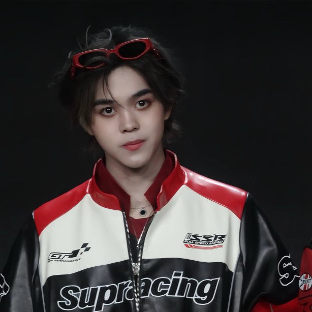 A moment captured by THI-O (NexT1DE)'s fan