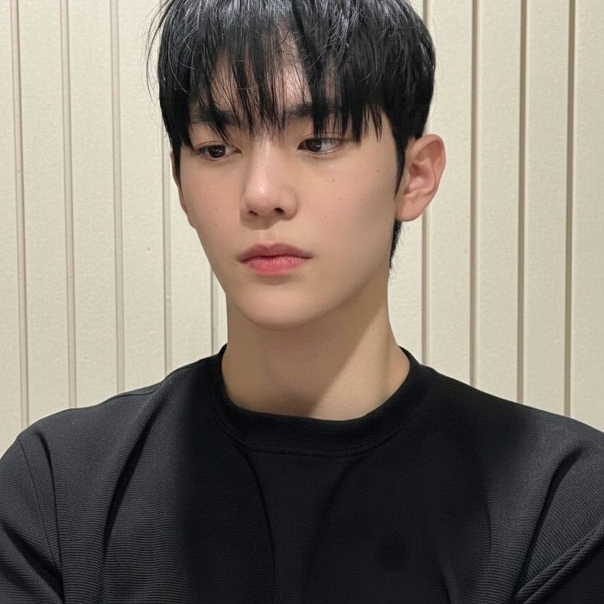 Recent activity shot of Park Donggyu