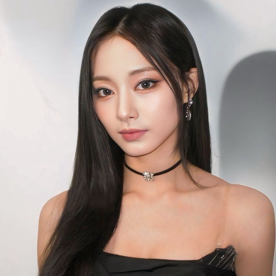 Latest photo of Tzuyu (TWICE)