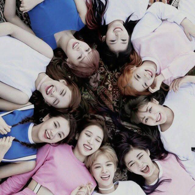 Foto aktivitas terbaru TWICE