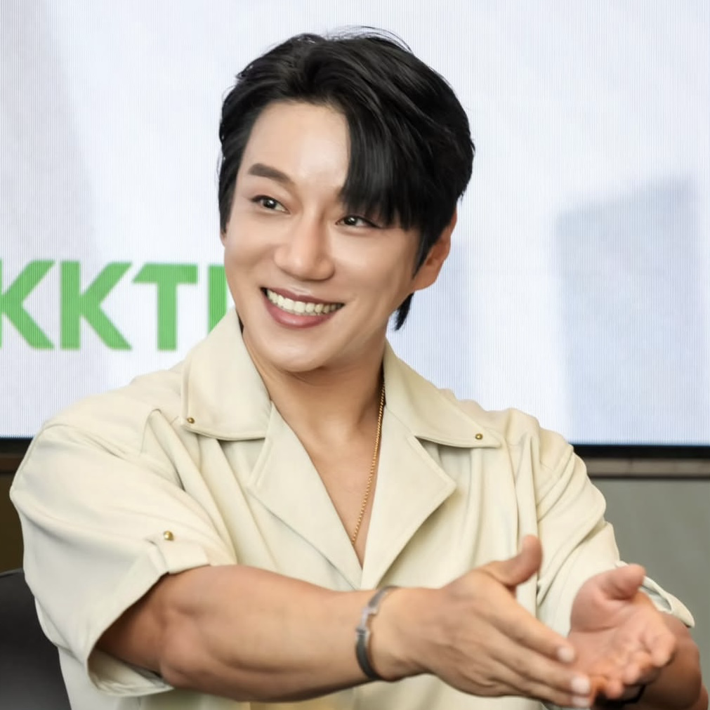 Latest photo of Hwang Chiyeol
