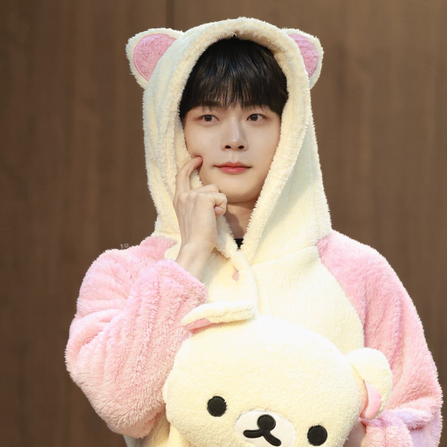 Latest photo of Shin Yechan (LUCY)