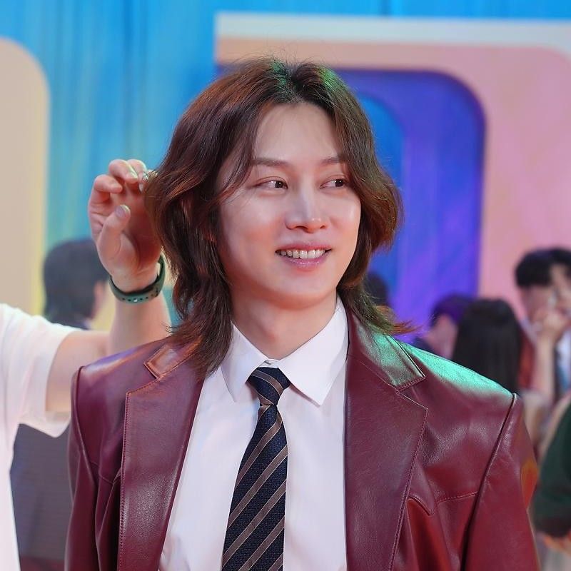 Behind-the-scenes cut of Heechul (Super Junior)