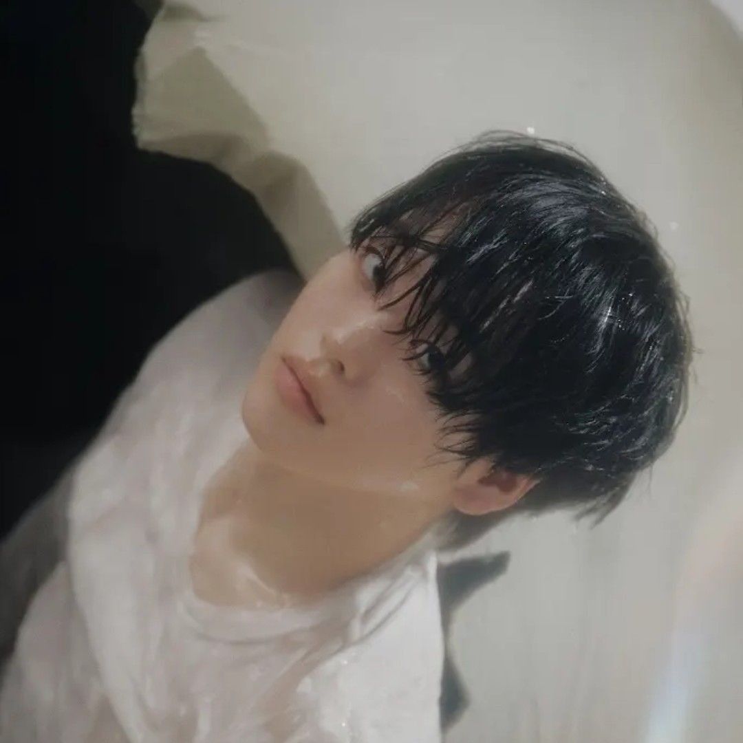 Recent activity shot of Hyeongjun (CRAVITY)