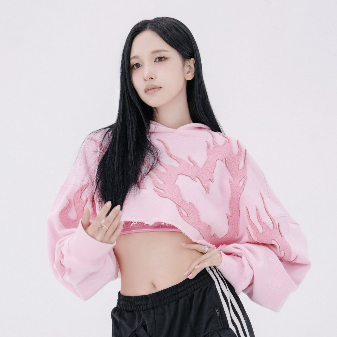 Behind-the-scenes cut of Mina (TWICE)