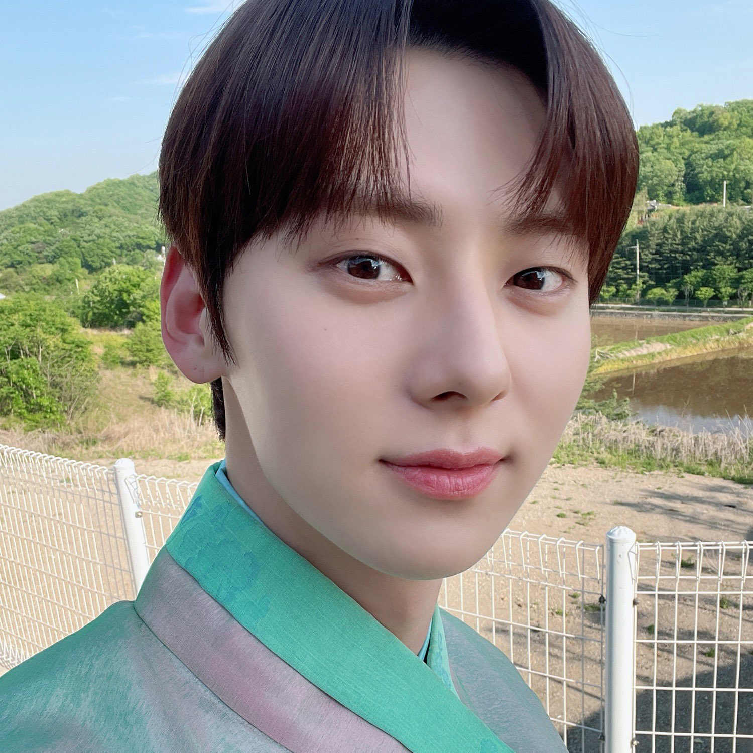 Behind-the-scenes cut of Hwang Minhyun