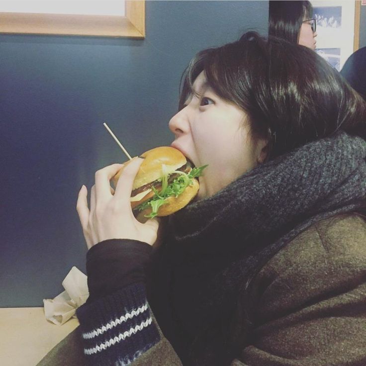 Foto aktivitas terbaru Suzy