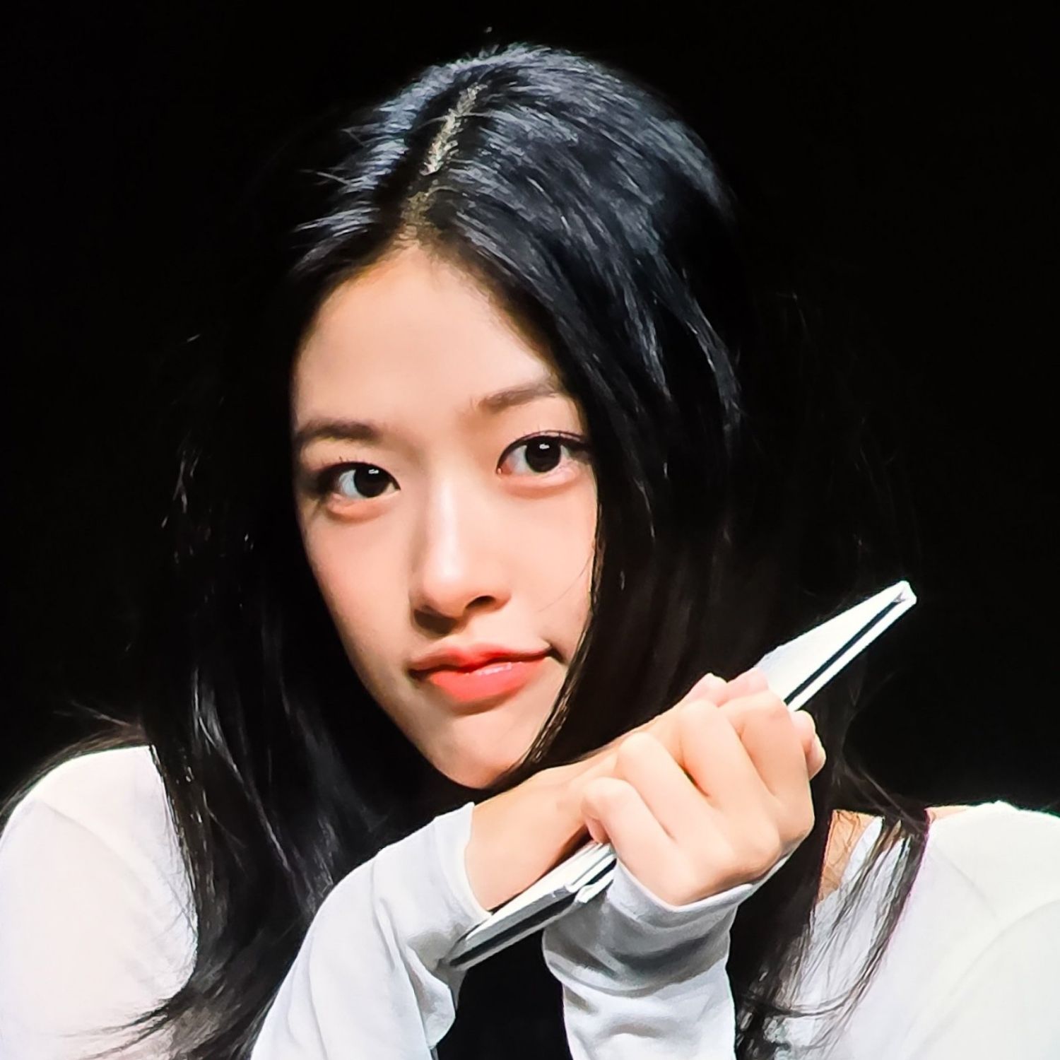 A moment captured by An Yujin (IVE)'s fan