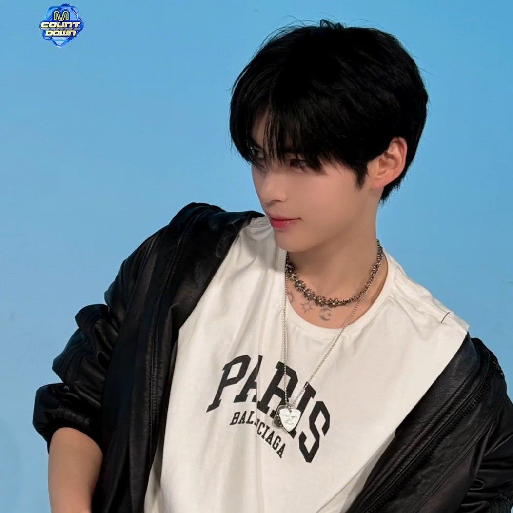 Recent activity shot of Sung Hanbin (ZEROBASEONE)