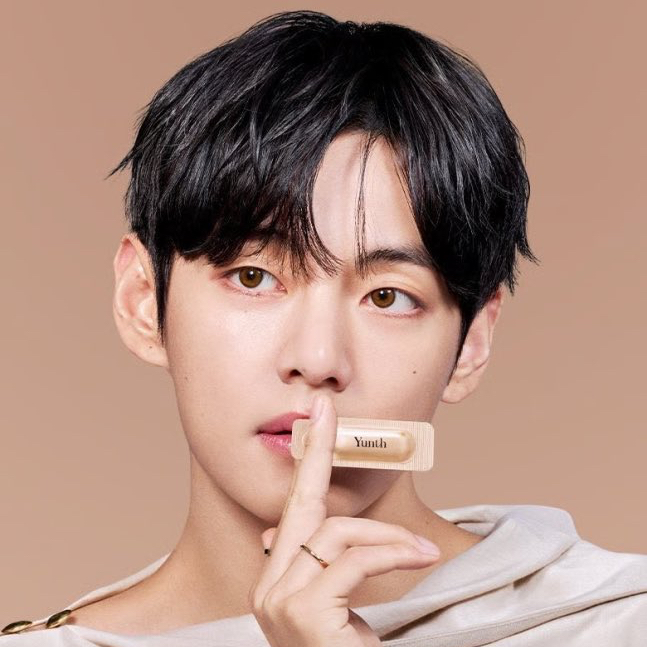 Behind-the-scenes cut of V (BTS)