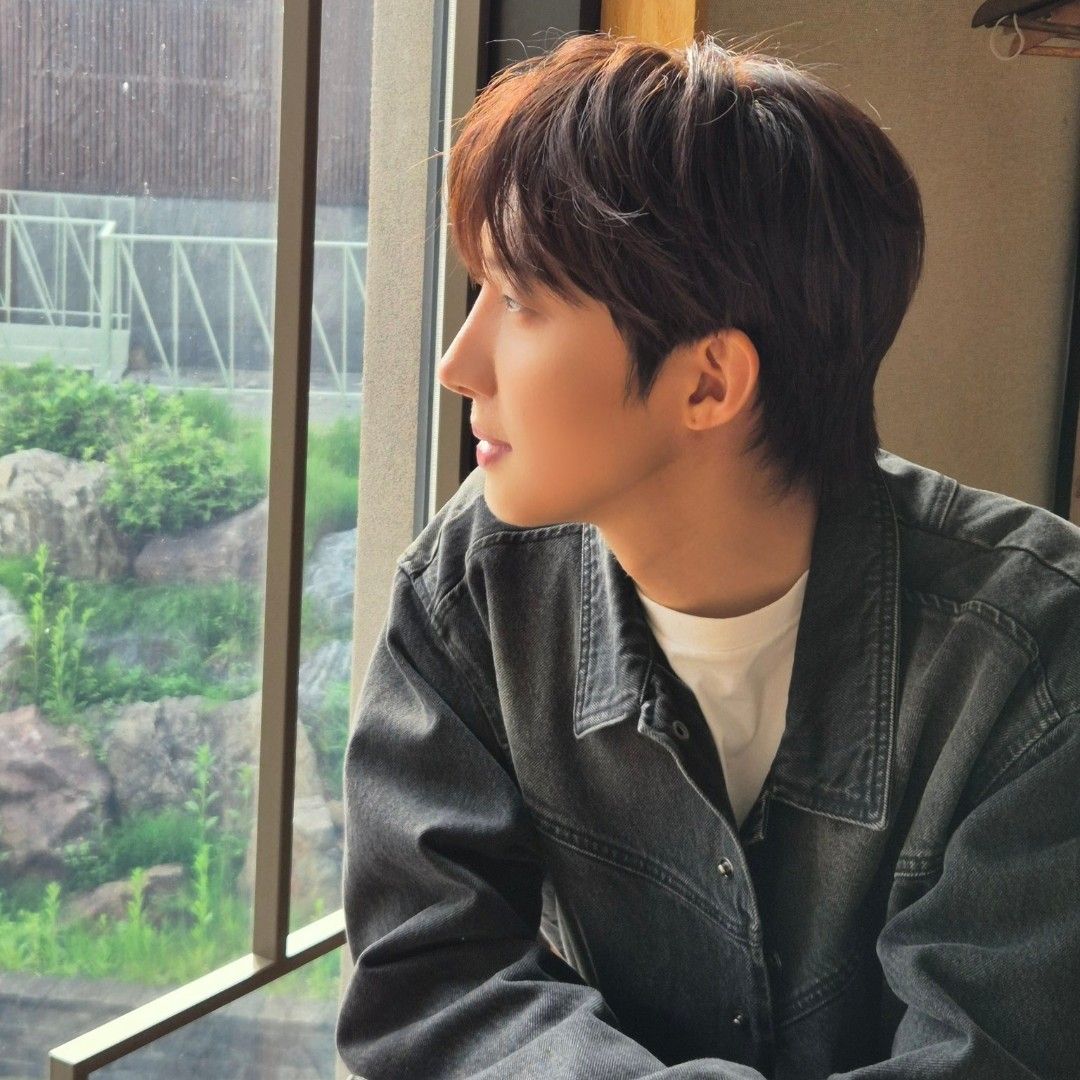 A moment captured by Hui (PENTAGON)'s fan