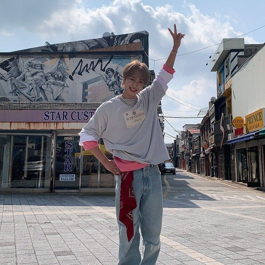 Behind-the-scenes cut of Lim Youngmin